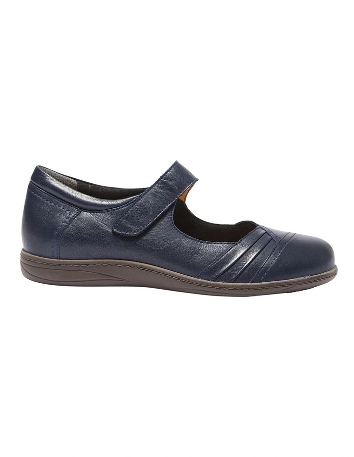 Brand new β Wide Steps Larissa Flat π Shoes In Navy Glove π₯